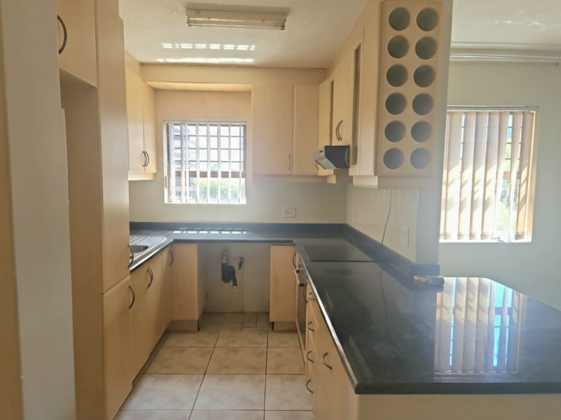 Spacious flat perfect for first time home buyers!!!! - Photo 2