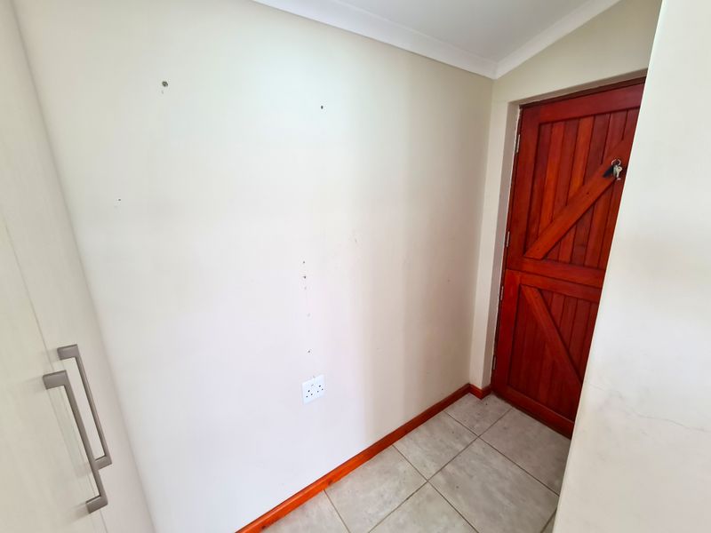 Retirement! Charming, Modern 2-Bedroom Townhouse in Jeffreys Bay Central - Photo 9