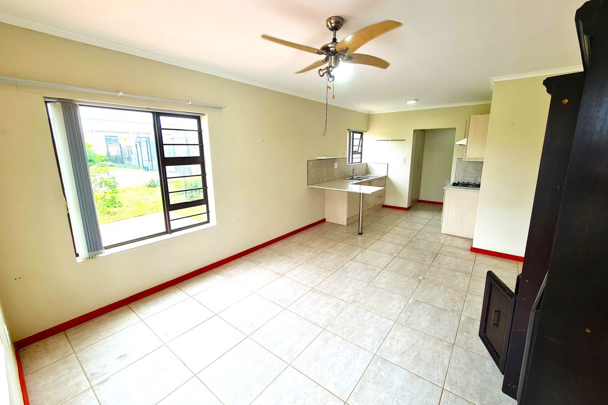 Retirement! Charming, Modern 2-Bedroom Townhouse in Jeffreys Bay Central - Photo 5