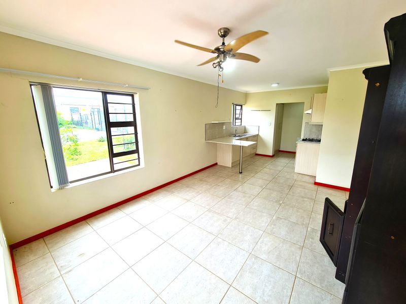 Retirement! Charming, Modern 2-Bedroom Townhouse in Jeffreys Bay Central - Photo 5