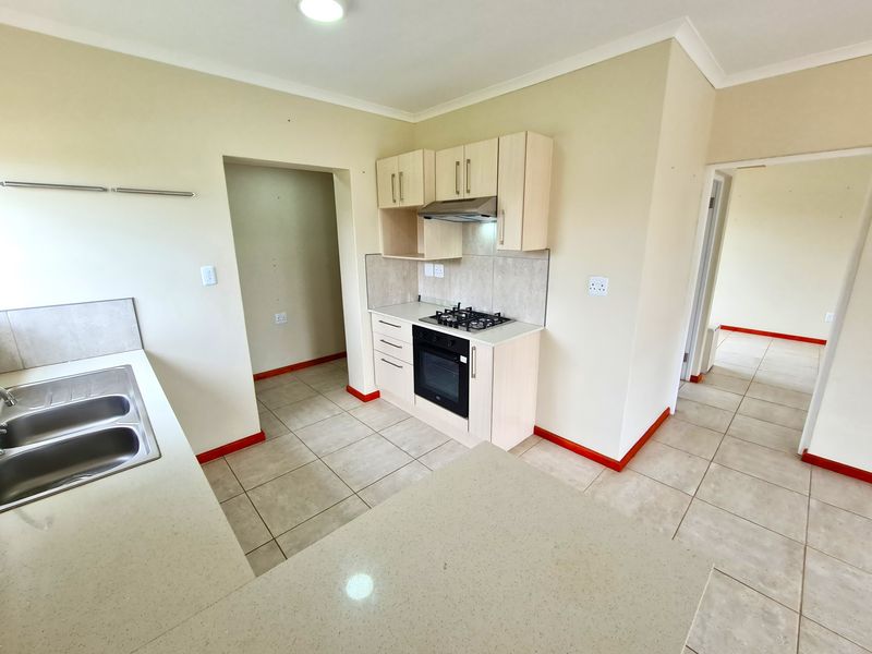 Retirement! Charming, Modern 2-Bedroom Townhouse in Jeffreys Bay Central - Photo 8
