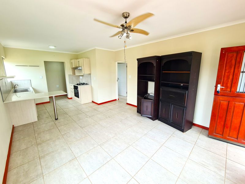 Retirement! Charming, Modern 2-Bedroom Townhouse in Jeffreys Bay Central - Photo 6