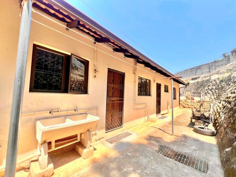 Modern Living Near the Coast!! - Photo 9