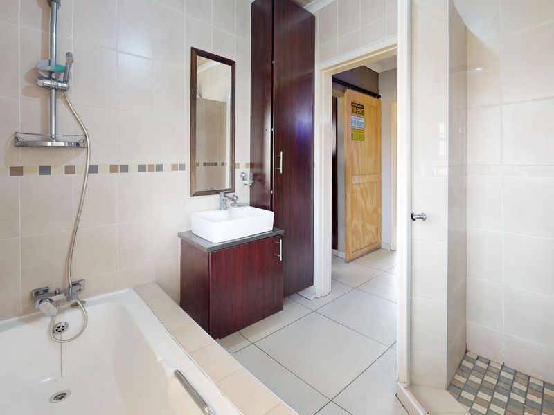 Step into comfort and convenience. - Photo 10