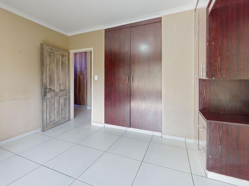 Step into comfort and convenience. - Photo 7