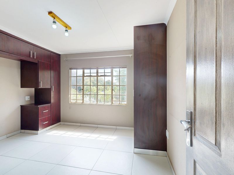 Step into comfort and convenience. - Photo 4