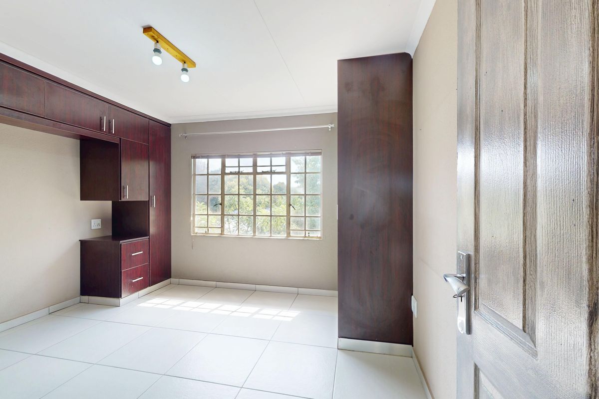 Step into comfort and convenience. - Photo 4