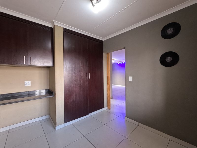 Just move in. - Photo 3