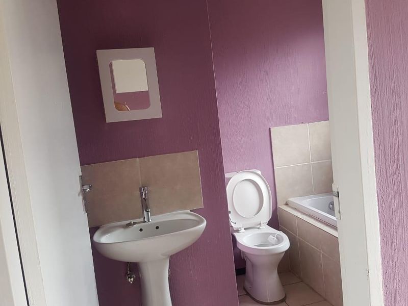 3 Bedroom House for Sale in Sharon Park - Photo 5