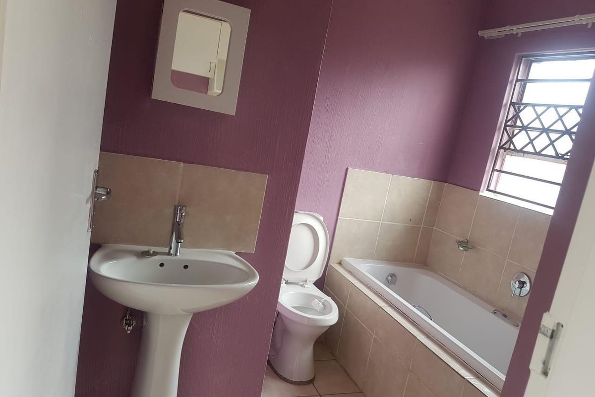 3 Bedroom House for Sale in Sharon Park - Photo 4