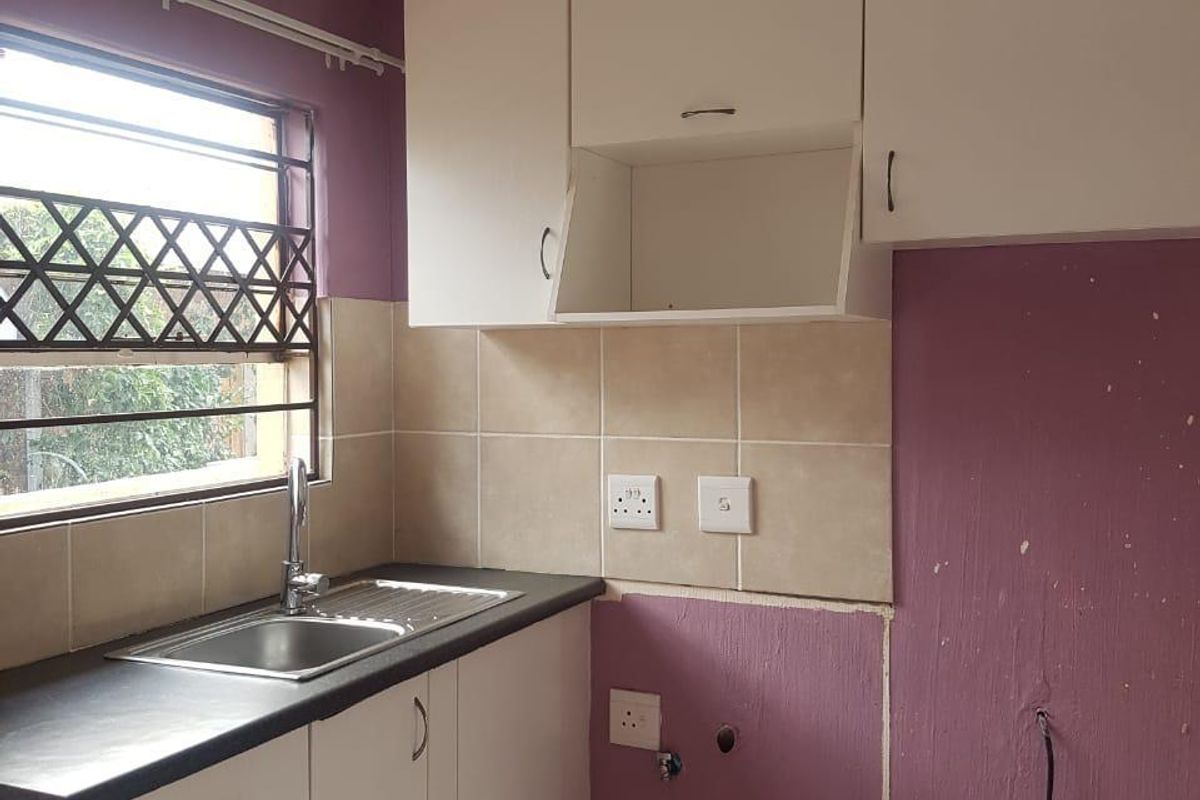 3 Bedroom House for Sale in Sharon Park - Photo 2