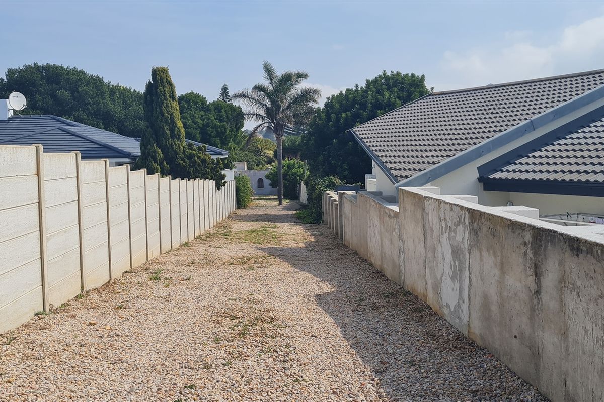 Rare 1 200m2 Walled Stand in Prime Linkside Location - Photo 3