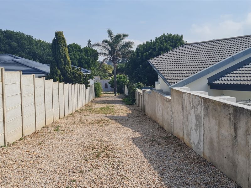 Rare 1 200m2 Walled Stand in Prime Linkside Location - Photo 3