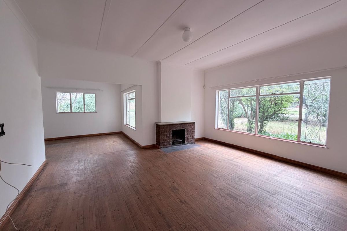 Corner Stand Gem on 1503sqm – Family Living with Flat, Pool & Borehole in Sandringham, Queenstown - Photo 4