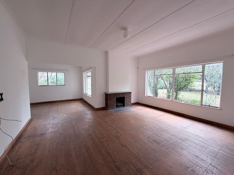 Corner Stand Gem on 1503sqm – Family Living with Flat, Pool & Borehole in Sandringham, Queenstown - Photo 4