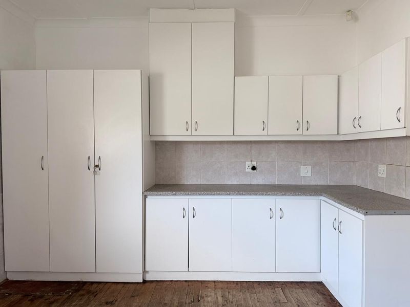 Corner Stand Gem on 1503sqm – Family Living with Flat, Pool & Borehole in Sandringham, Queenstown - Photo 5