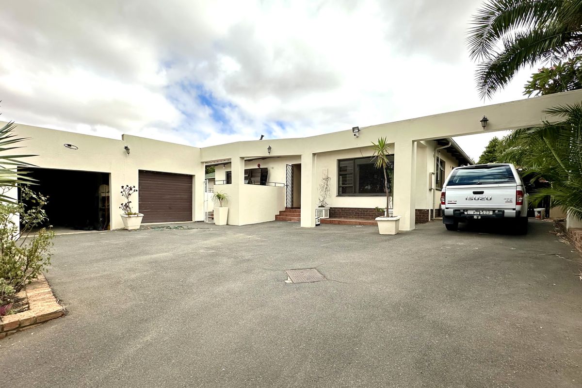 Charming Family Home - Photo 3