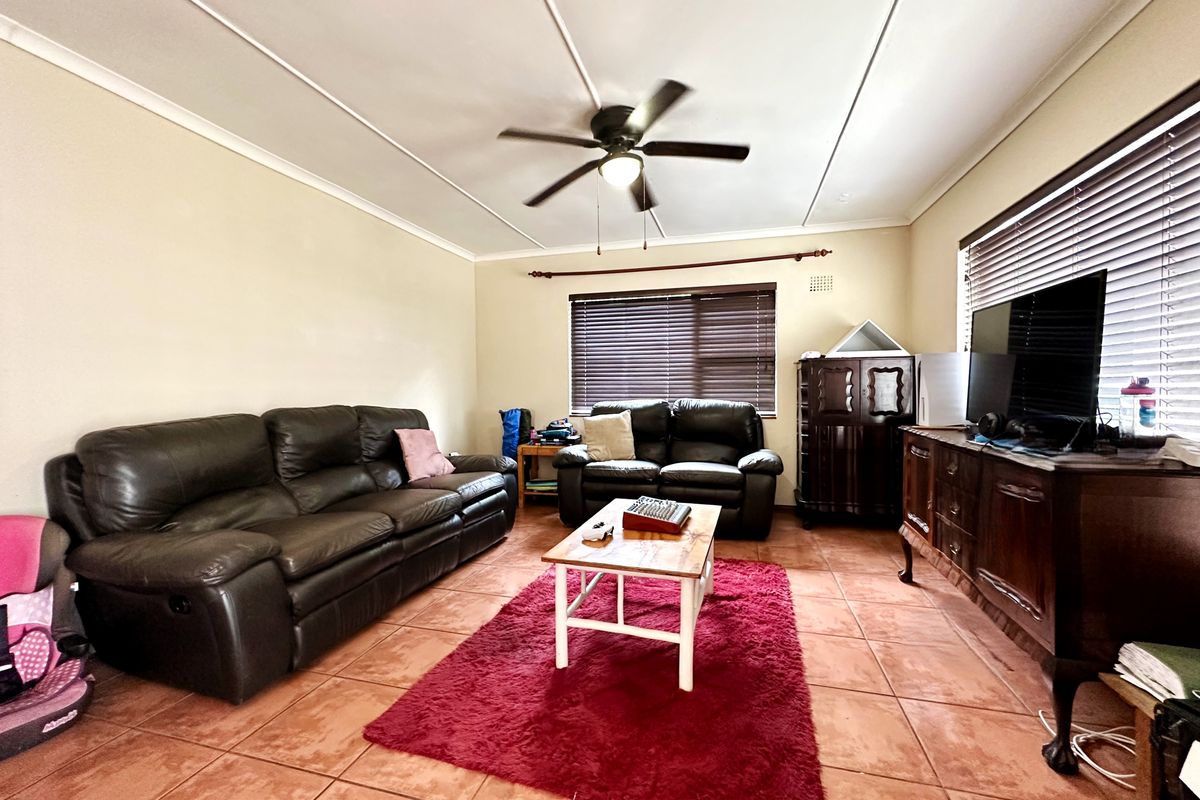 Charming Family Home - Photo 5