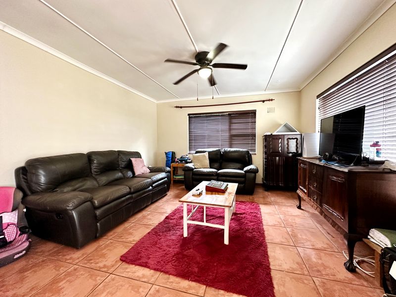 Charming Family Home - Photo 5