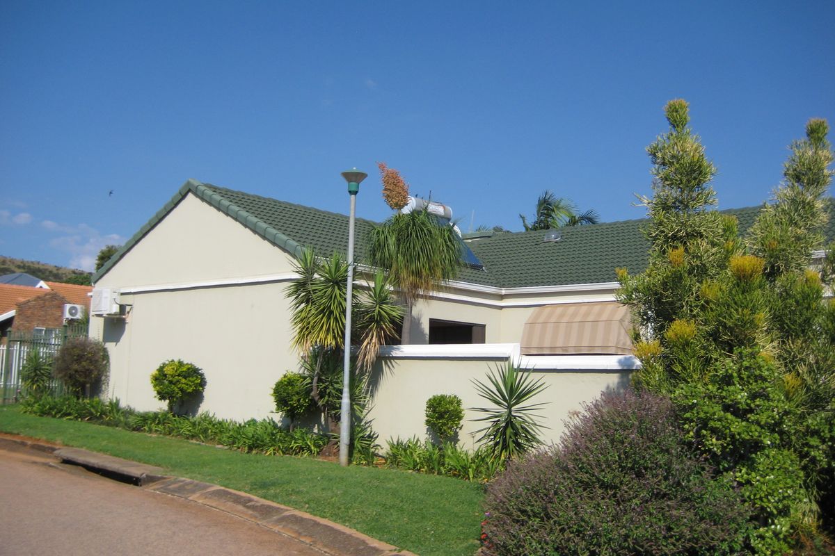 3 Bed plus 3 Livingareas in Magalieskruin - Photo 2