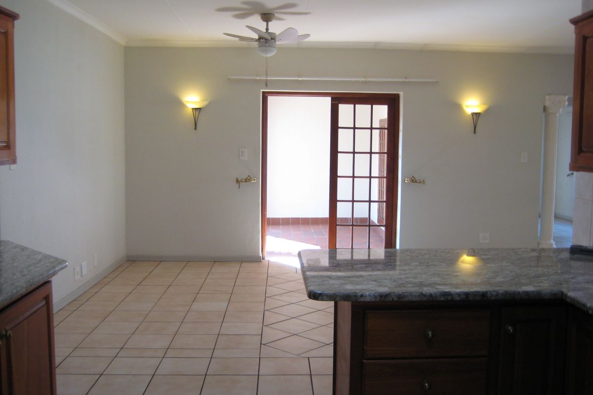 3 Bed plus 3 Livingareas in Magalieskruin - Photo 5