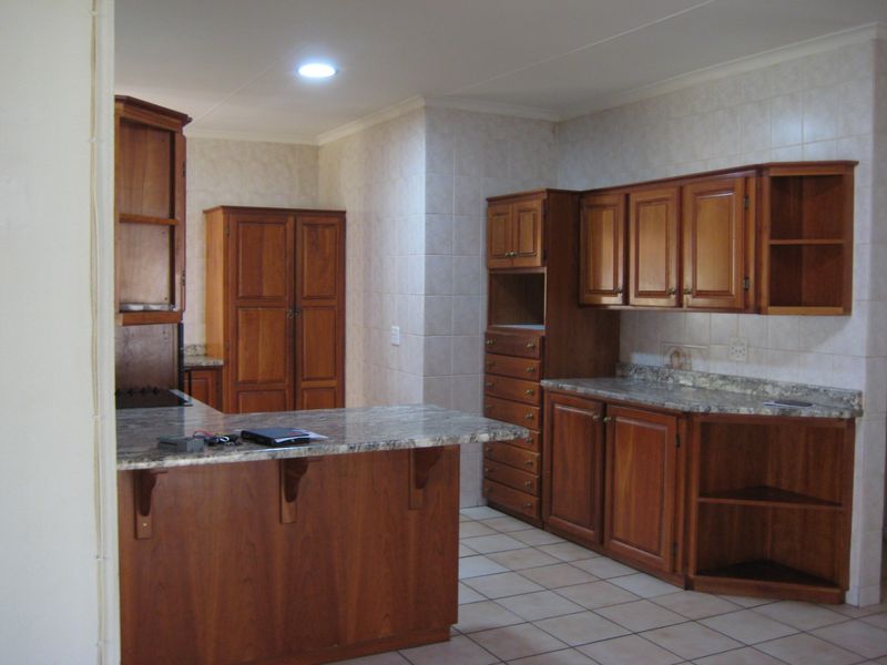 3 Bed plus 3 Livingareas in Magalieskruin - Photo 6