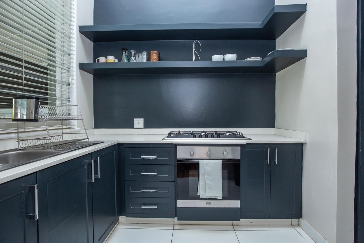 Set in the peaceful, leafy street in the heart of Morningside - Photo 5