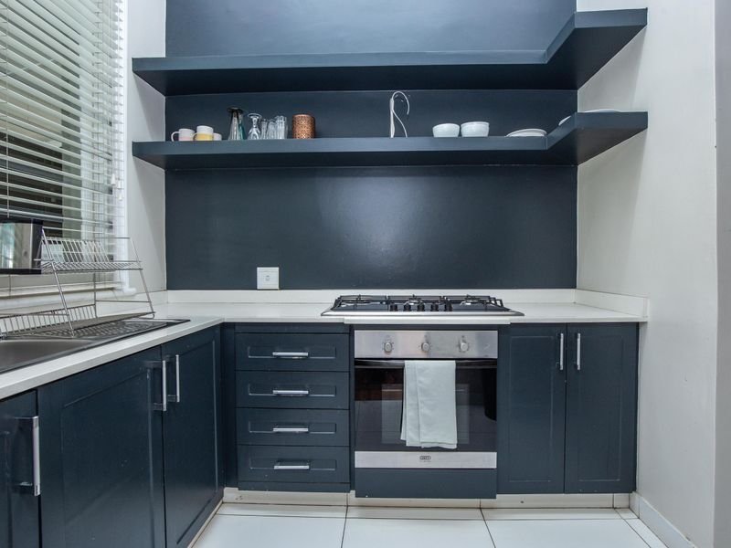 Set in the peaceful, leafy street in the heart of Morningside - Photo 5