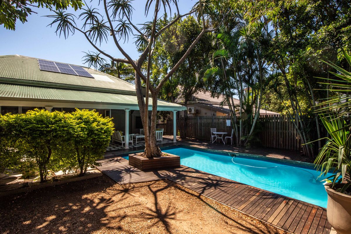 Set in the peaceful, leafy street in the heart of Morningside - Photo 2