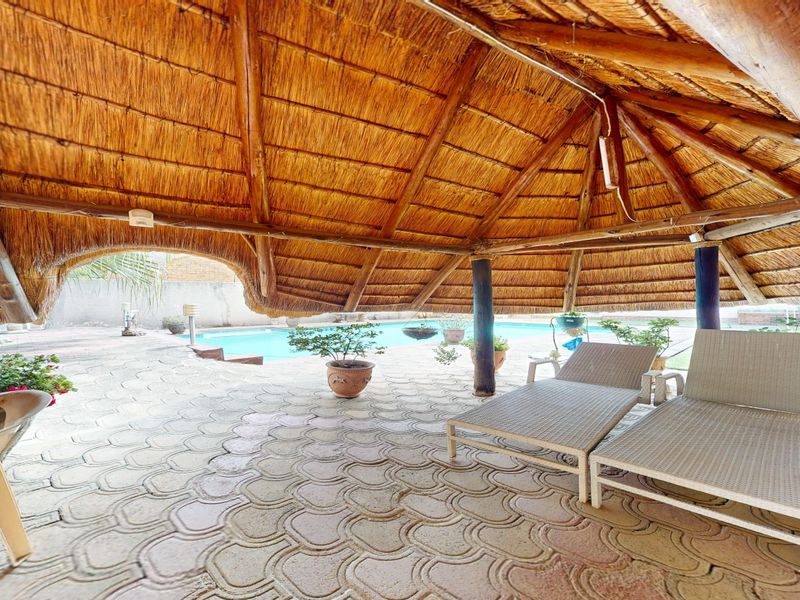 Spacious Family Home in the Heart of Klippoortje - Photo 4