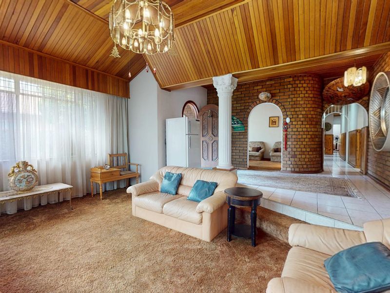 Spacious Family Home in the Heart of Klippoortje - Photo 8