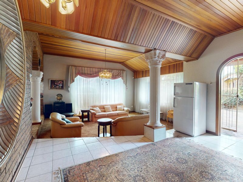 Spacious Family Home in the Heart of Klippoortje - Photo 6