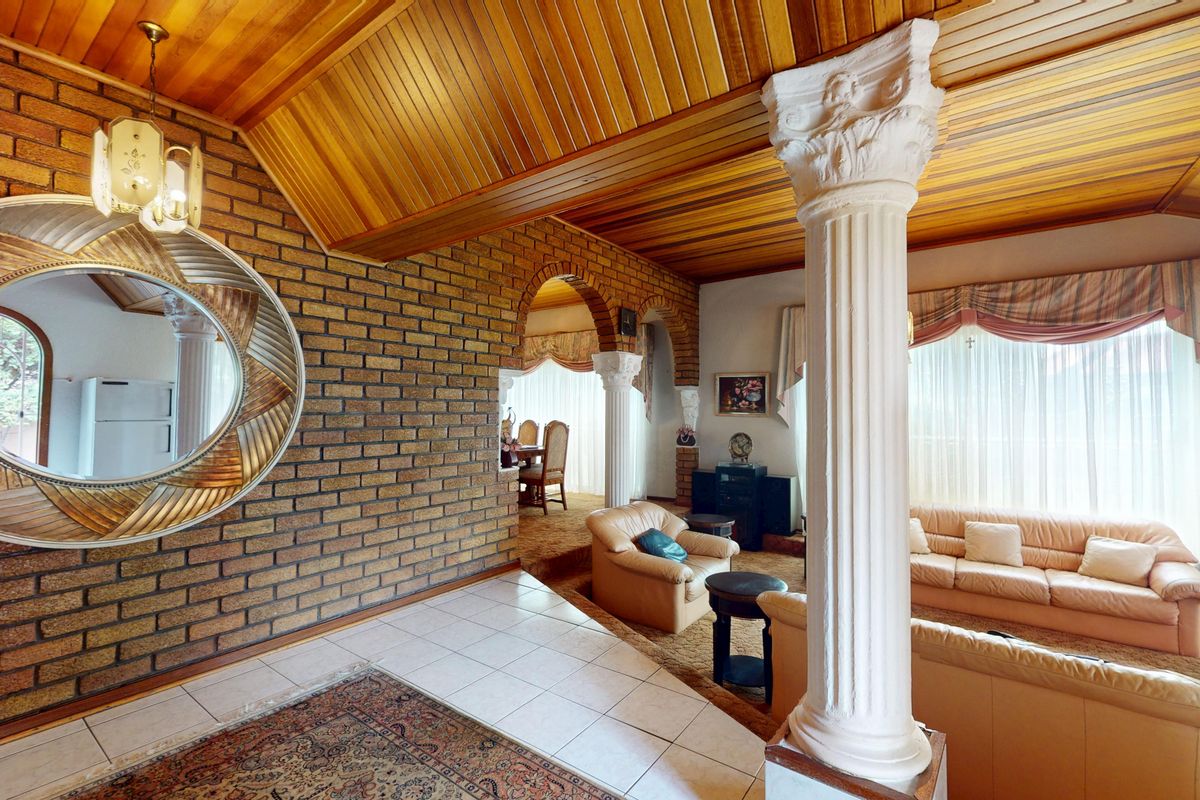 Spacious Family Home in the Heart of Klippoortje - Photo 5