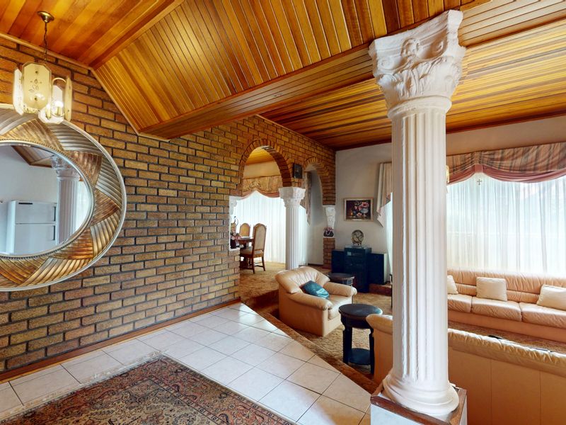 Spacious Family Home in the Heart of Klippoortje - Photo 5