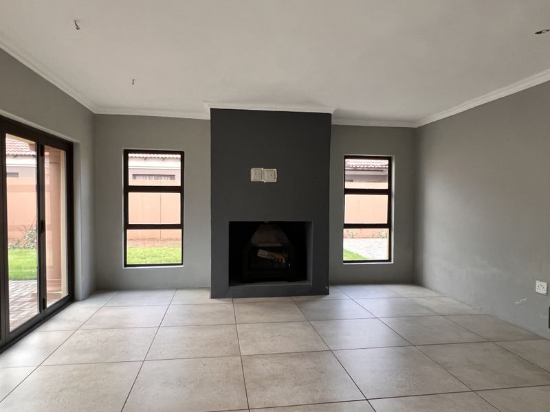 Spacious Family Home with Flatlet in a Sought-After Estate - Photo 9