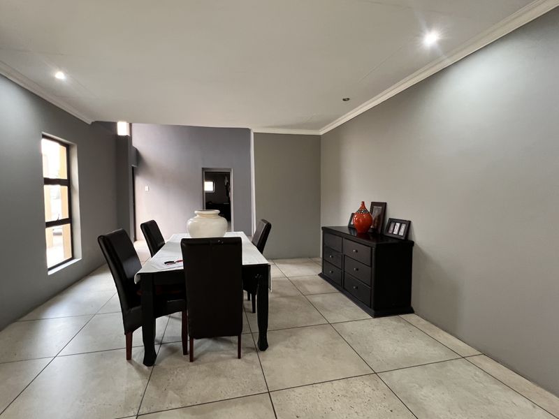 Spacious Family Home with Flatlet in a Sought-After Estate - Photo 8