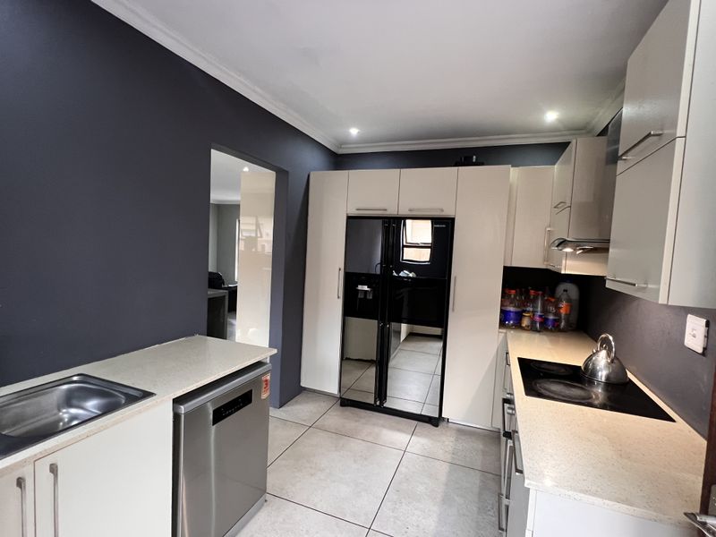 Spacious Family Home with Flatlet in a Sought-After Estate - Photo 3