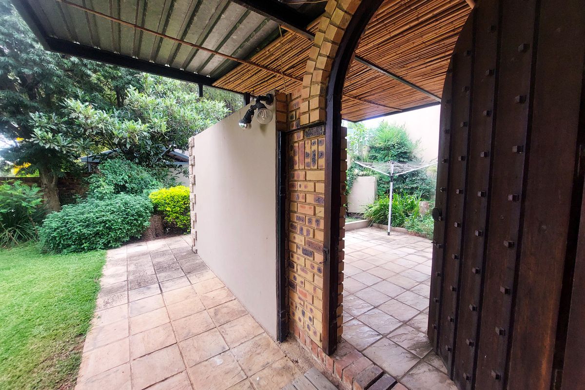 Comfort, Convenience and Secure family living with flatlet - Photo 3