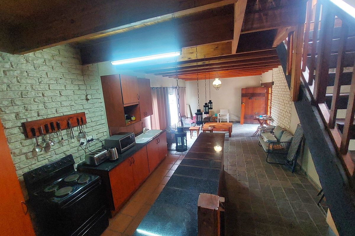 Comfort, Convenience and Secure family living with flatlet - Photo 5