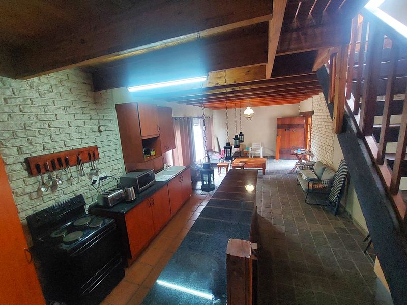 Comfort, Convenience and Secure family living with flatlet - Photo 5