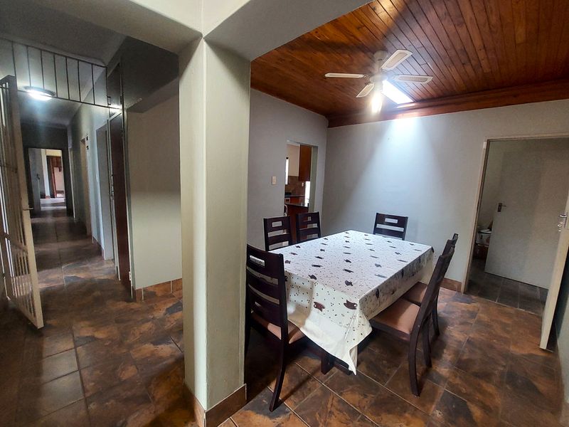 Comfort, Convenience and Secure family living with flatlet - Photo 10