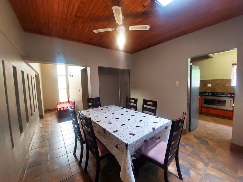 Comfort, Convenience and Secure family living with flatlet - Photo 9