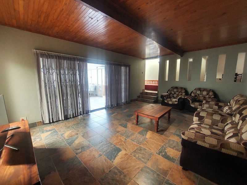 Comfort, Convenience and Secure family living with flatlet - Photo 8