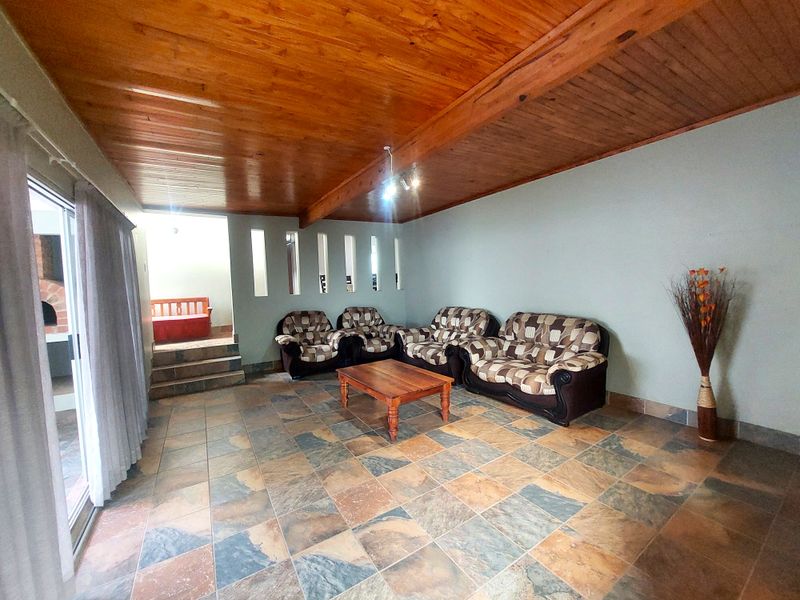 Comfort, Convenience and Secure family living with flatlet - Photo 7