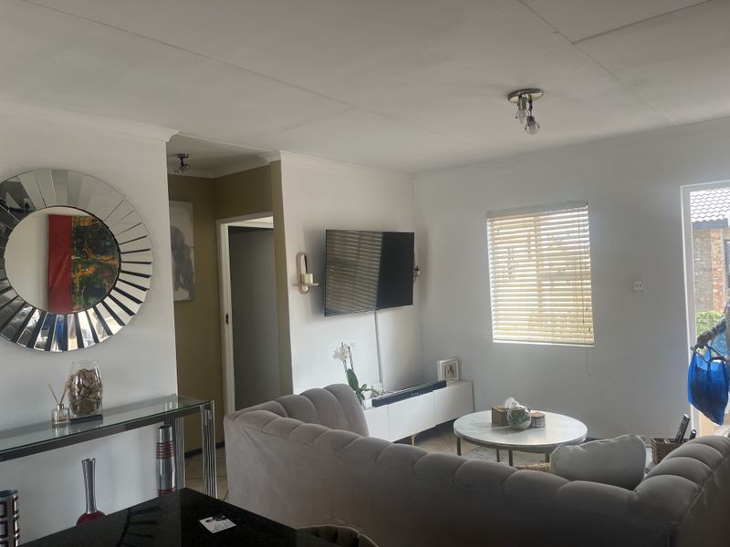Spacious 2-bedroom apartment in Albertsdal, Alberton - Photo 3