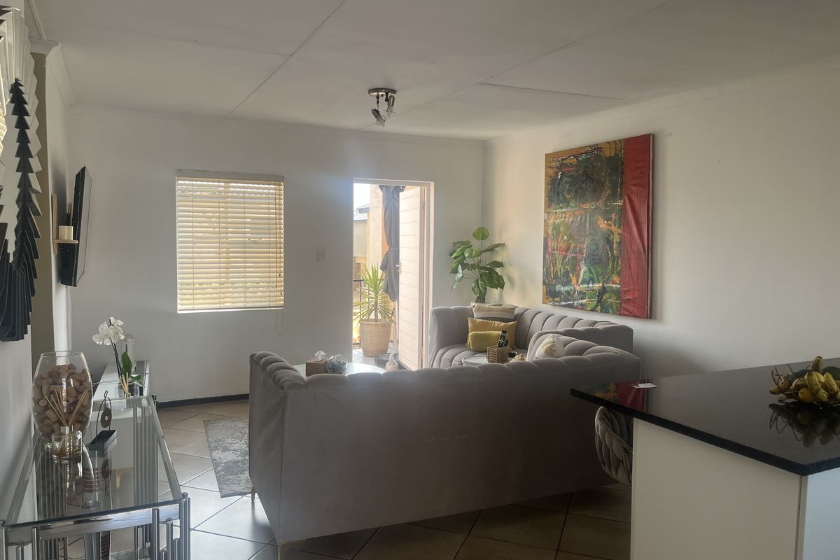 Spacious 2-bedroom apartment in Albertsdal, Alberton - Photo 2