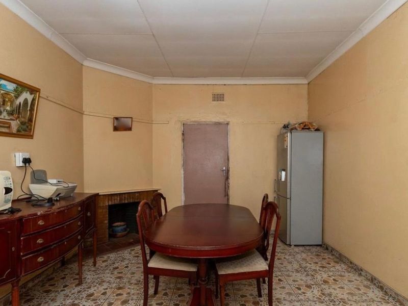 Best Buy by FAR - Solid house selling for way under market price - Investors delight - Photo 4