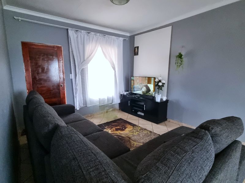 Koster – Country Living at Its Best - Photo 4