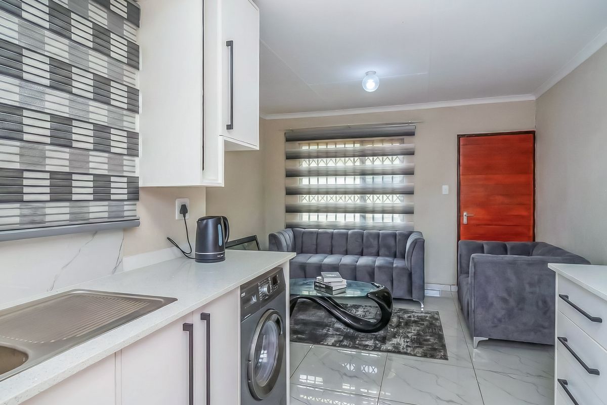 Modern Living in Wilfordon Ext 11 – Prime Location with Real Value - Photo 3