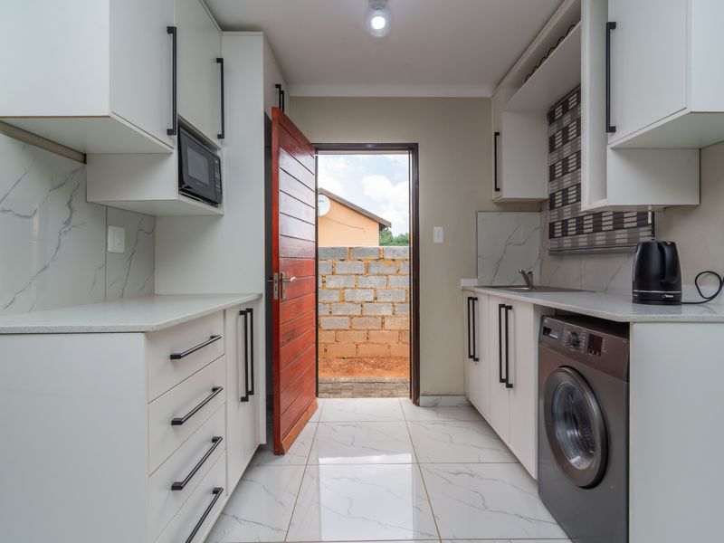 Modern Living in Wilfordon Ext 11 – Prime Location with Real Value - Photo 4